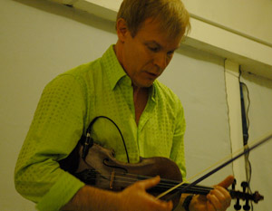 n-strum-violin-hk
